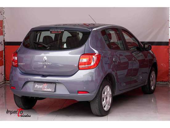 RENAULT-SANDERO-2015