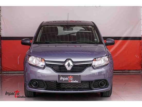RENAULT-SANDERO-2015