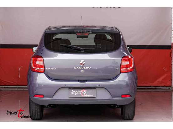 RENAULT-SANDERO-2015