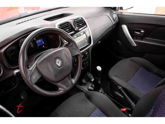 RENAULT-SANDERO-2015