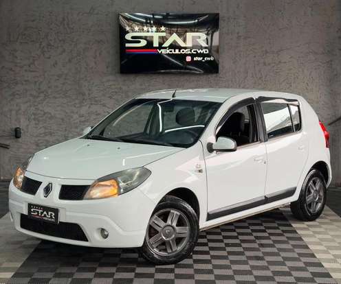 RENAULT-SANDERO-2010