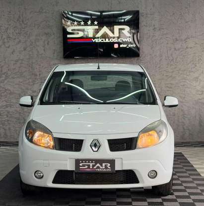 RENAULT-SANDERO-2010