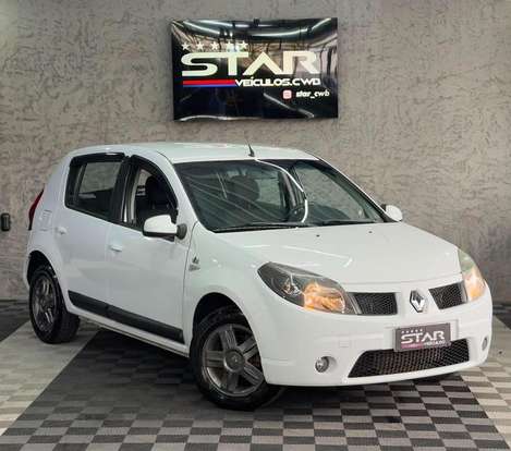 RENAULT-SANDERO-2010