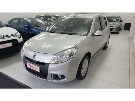 RENAULT-SANDERO-2012