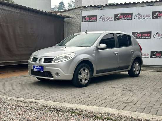 RENAULT-SANDERO-2010