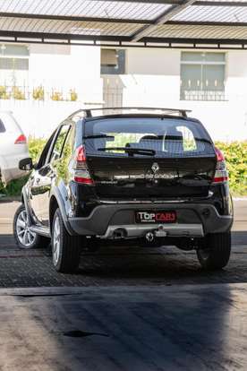 RENAULT-SANDERO-2011