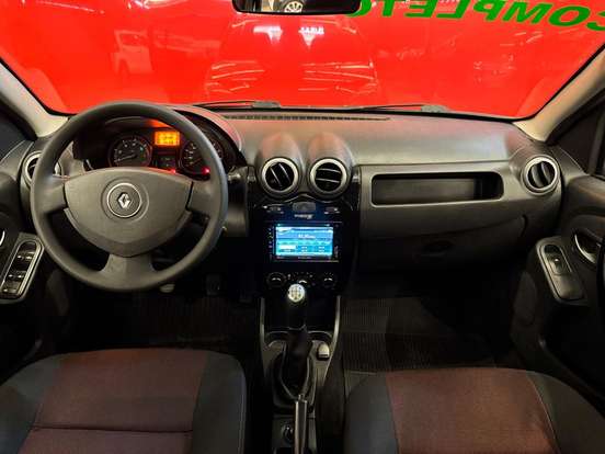 RENAULT-SANDERO-2012