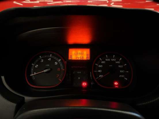RENAULT-SANDERO-2012