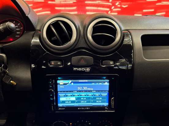 RENAULT-SANDERO-2012