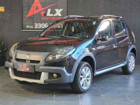 RENAULT-SANDERO-2013