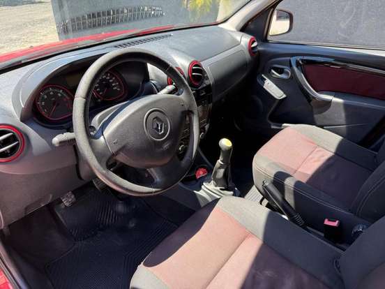 RENAULT-SANDERO-2014