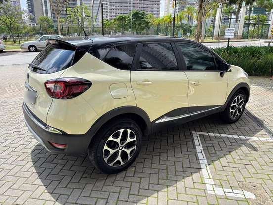 RENAULT-CAPTUR-2017