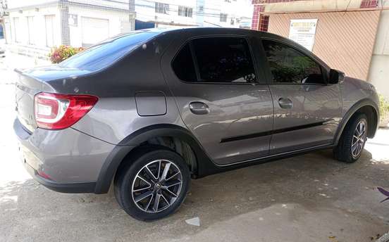 RENAULT-LOGAN-2020