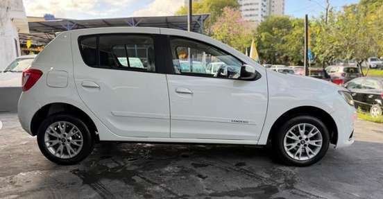 RENAULT-SANDERO-2017