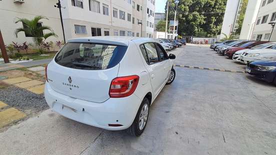 RENAULT-SANDERO-2017