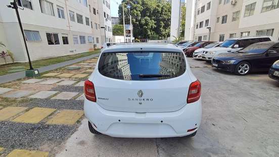 RENAULT-SANDERO-2017