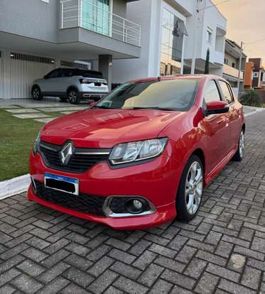 RENAULT-SANDERO-2014