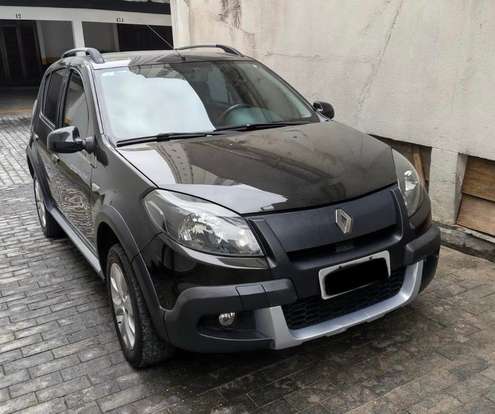 RENAULT-SANDERO-2014
