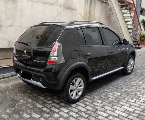 RENAULT-SANDERO-2014