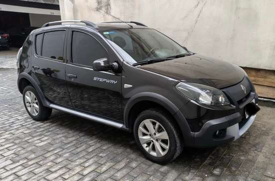 RENAULT-SANDERO-2014