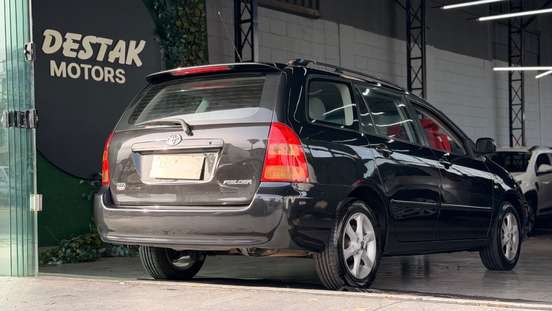 TOYOTA-COROLLA-2005