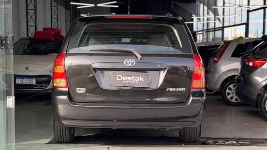 TOYOTA-COROLLA-2005
