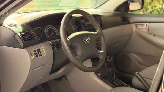 TOYOTA-COROLLA-2005