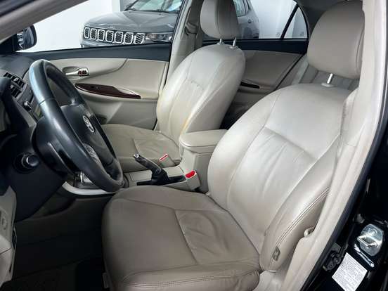 TOYOTA-COROLLA-2011