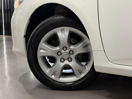 TOYOTA-COROLLA-2010