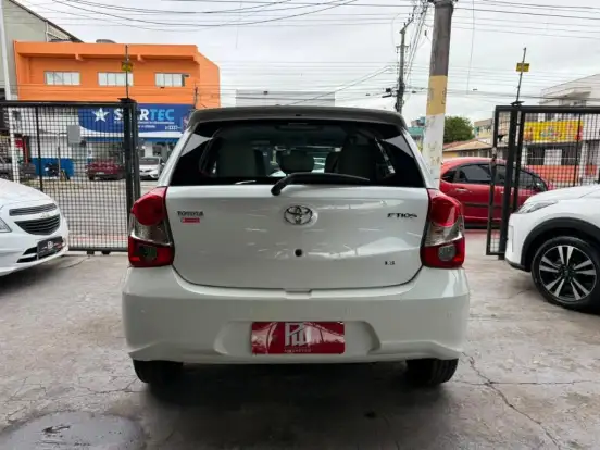 TOYOTA-ETIOS-2019