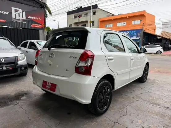 TOYOTA-ETIOS-2019