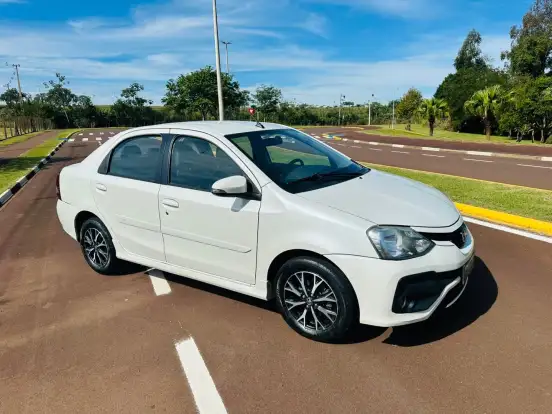 TOYOTA-ETIOS-1.5 PLATINUM SEDAN 16V FLEX 4P AUTOMÁTICO TOYOTA-ETIOS-2016