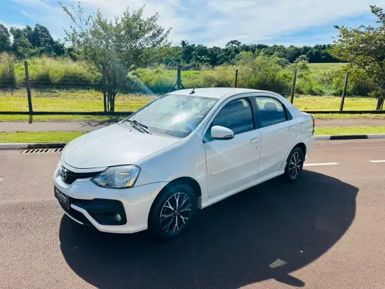 TOYOTA-ETIOS-2016