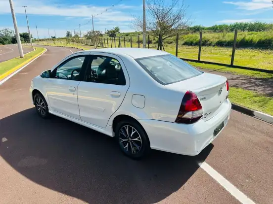 TOYOTA-ETIOS-1.5 PLATINUM SEDAN 16V FLEX 4P AUTOMÁTICO TOYOTA-ETIOS-2016