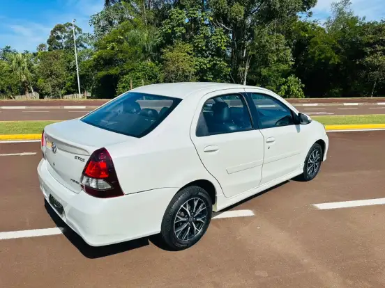 TOYOTA-ETIOS-1.5 PLATINUM SEDAN 16V FLEX 4P AUTOMÁTICO TOYOTA-ETIOS-2016