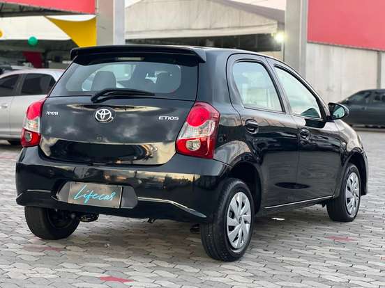 TOYOTA-ETIOS-2019
