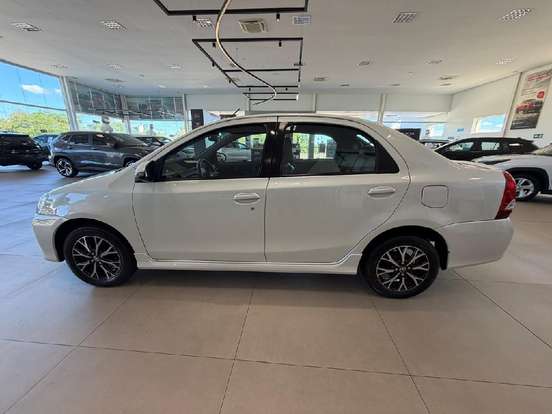 TOYOTA-ETIOS-2017