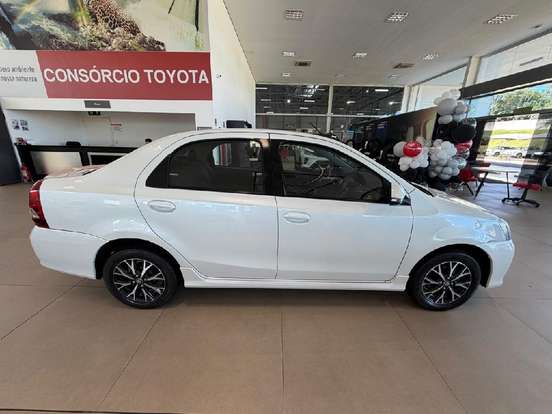TOYOTA-ETIOS-2017