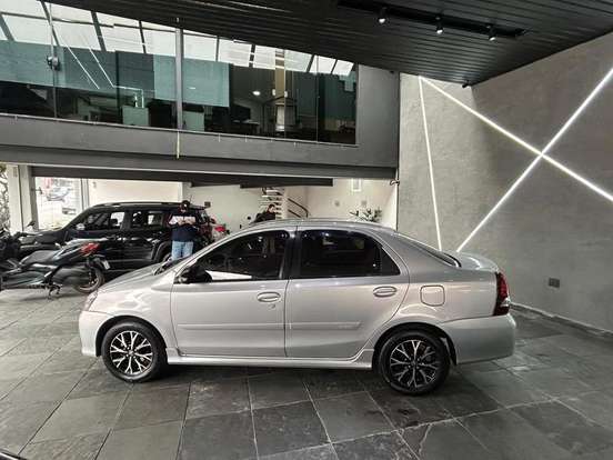 TOYOTA-ETIOS-2017