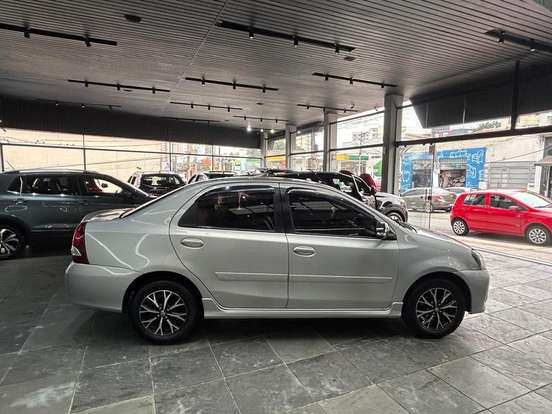 TOYOTA-ETIOS-2017