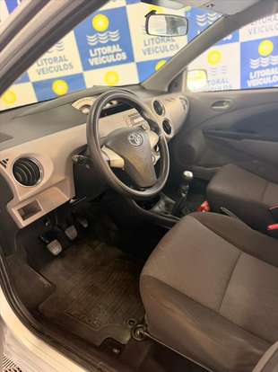 TOYOTA-ETIOS-2013