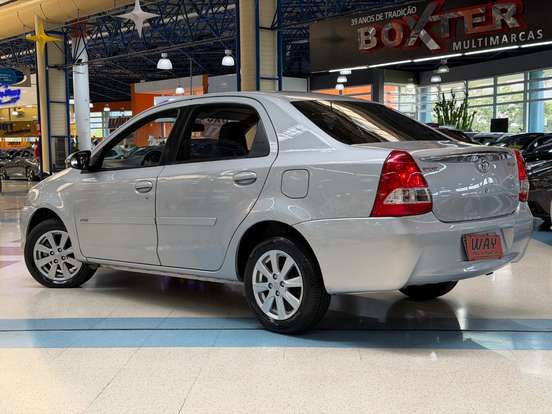 TOYOTA-ETIOS-2016