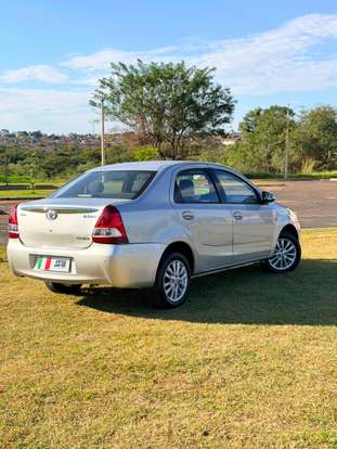 TOYOTA-ETIOS-1.5 XLS SEDAN 16V FLEX 4P MANUAL TOYOTA-ETIOS-2014