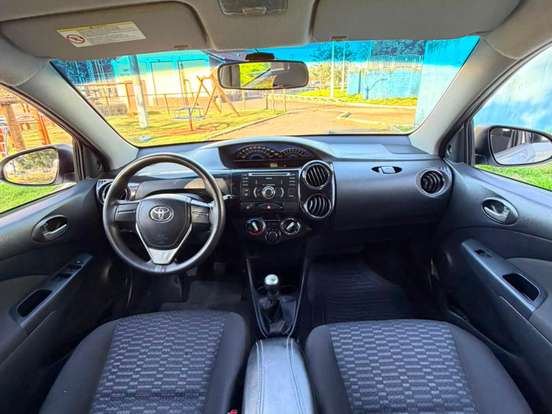 TOYOTA-ETIOS-1.5 XLS SEDAN 16V FLEX 4P MANUAL TOYOTA-ETIOS-2014
