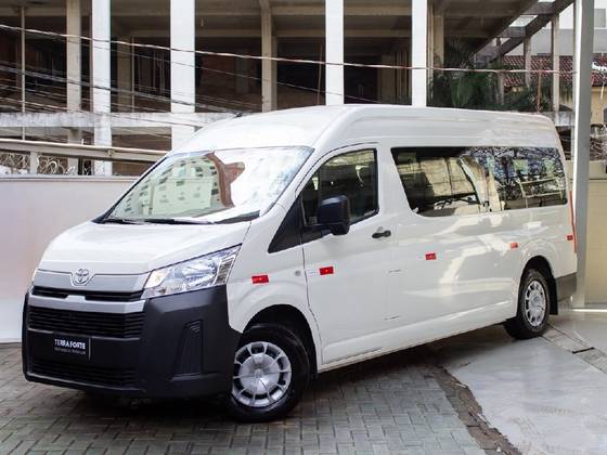 TOYOTA HIACE 2.8 D-4D TURBO DIESEL MINIBUS 15+1 DX AUTOMÁTICO