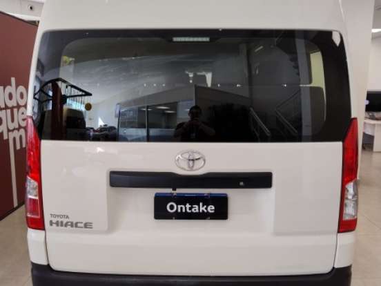 TOYOTA-HIACE-2.8 D-4D TURBO DIESEL MINIBUS 15+1 DX AUTOMÁTICO TOYOTA-HIACE-2024