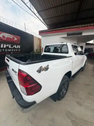 TOYOTA-HILUX-2022