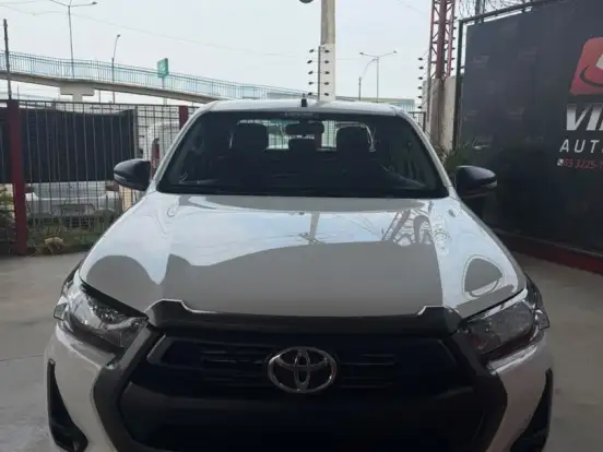 TOYOTA-HILUX-2.8 D-4D TURBO DIESEL CD SR 4X4 AUTOMÁTICO TOYOTA-HILUX-2022