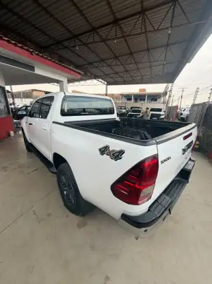 TOYOTA-HILUX-2022