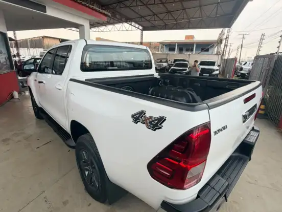 TOYOTA-HILUX-2.8 D-4D TURBO DIESEL CD SR 4X4 AUTOMÁTICO TOYOTA-HILUX-2022